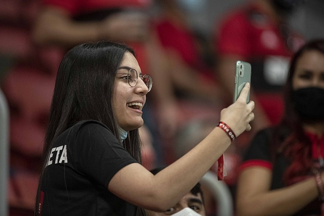 中的持续动 中的持续动